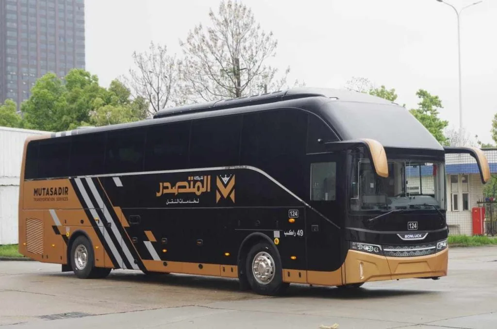 باص عمرة منطلق من الرياض إلى مكة المكرمة